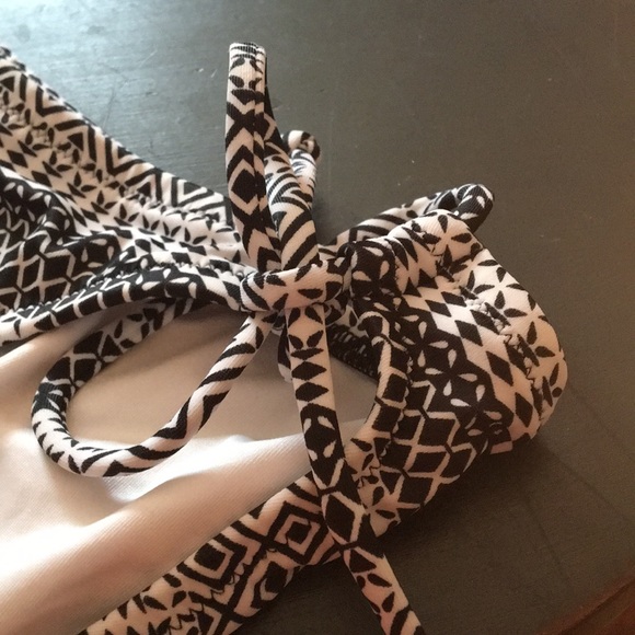 Victoria Secret bikini bottom - Picture 3 of 4